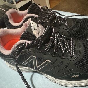 New Balance Black and Pink Athletic Shoes for Ultimate Performance